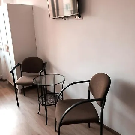 Club Hostel *